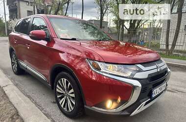 Позашляховик / Кросовер Mitsubishi Outlander 2019 в Києві