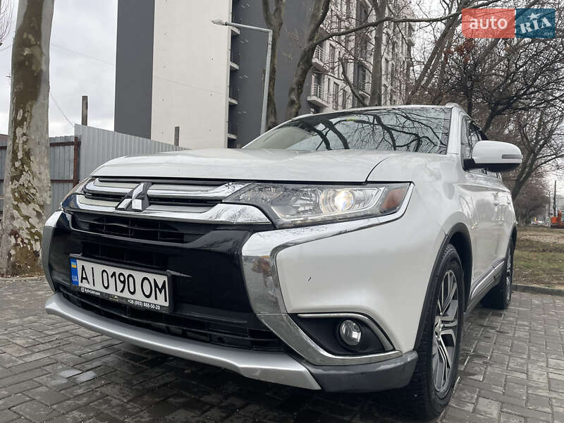 Внедорожник / Кроссовер Mitsubishi Outlander 2017 в Киеве
