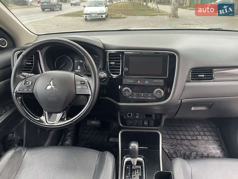 Внедорожник / Кроссовер Mitsubishi Outlander 2017 в Киеве