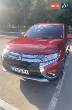 Позашляховик / Кросовер Mitsubishi Outlander 2015 в 
