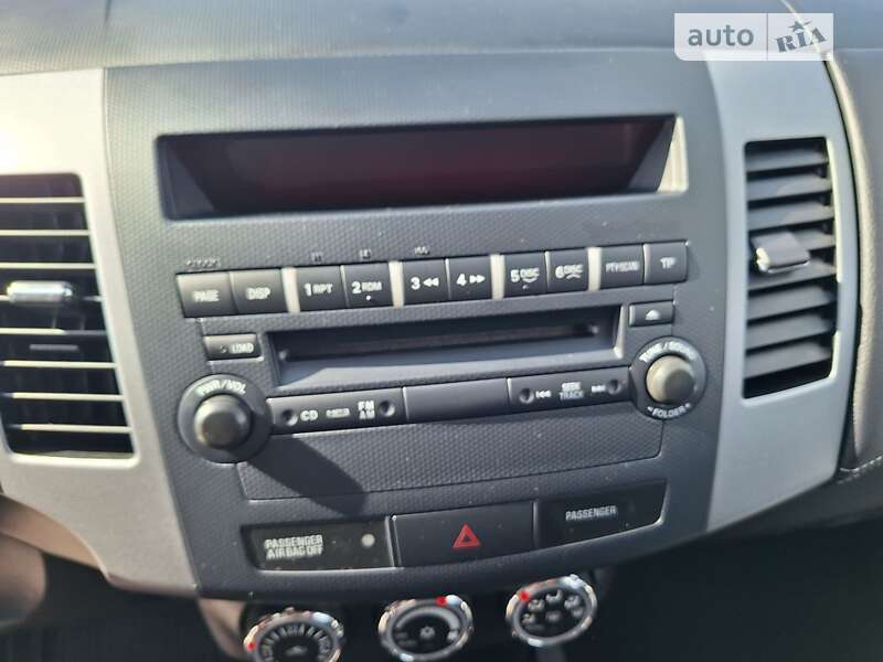 Позашляховик / Кросовер Mitsubishi Outlander 2012 в Стрию