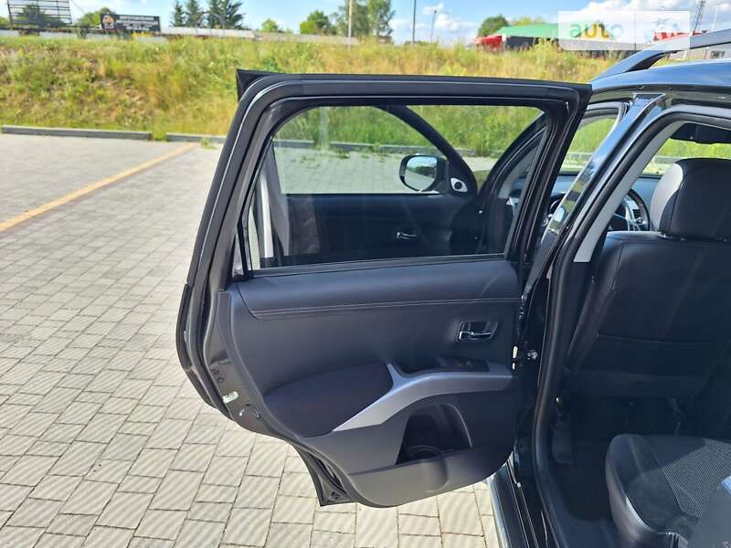 Позашляховик / Кросовер Mitsubishi Outlander 2012 в Стрию