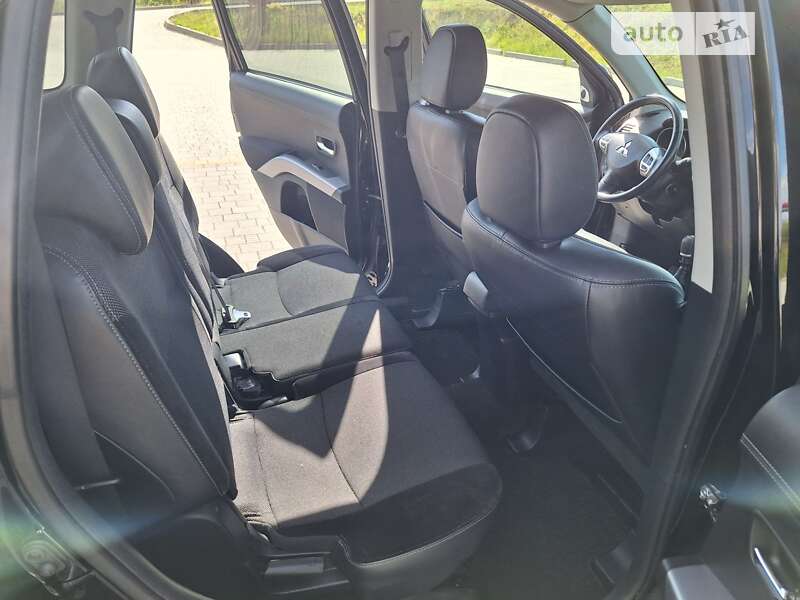 Позашляховик / Кросовер Mitsubishi Outlander 2012 в Стрию