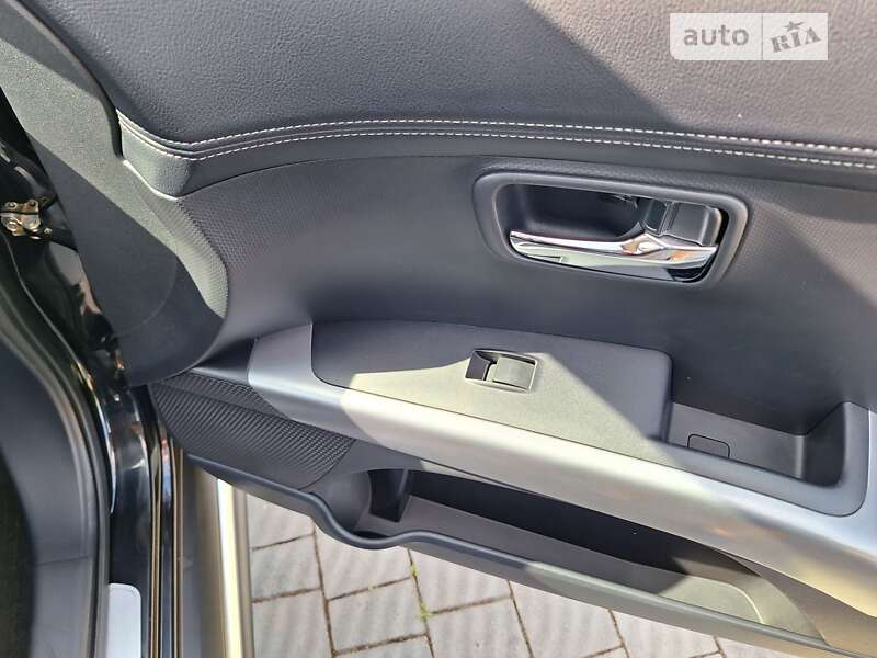 Позашляховик / Кросовер Mitsubishi Outlander 2012 в Стрию