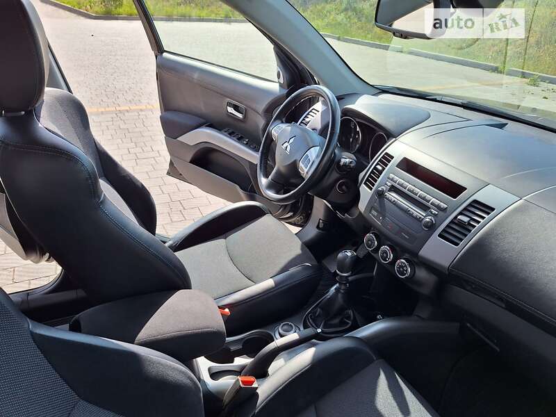 Позашляховик / Кросовер Mitsubishi Outlander 2012 в Стрию