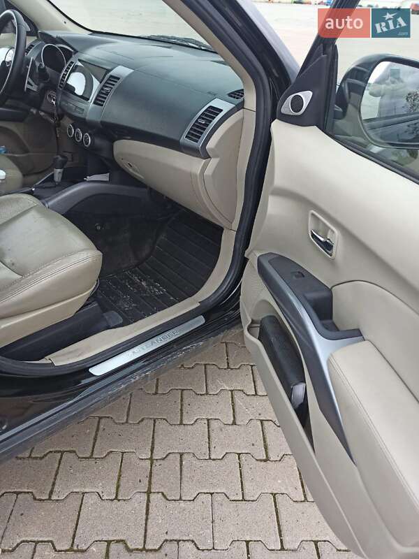 Позашляховик / Кросовер Mitsubishi Outlander 2007 в Чернівцях
