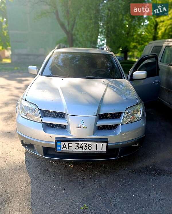 Внедорожник / Кроссовер Mitsubishi Outlander 2006 в Першотравенске