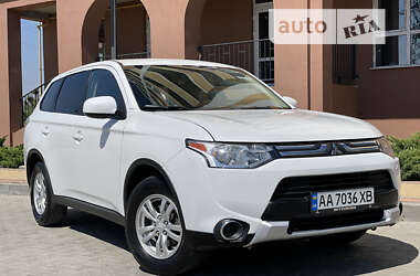 Внедорожник / Кроссовер Mitsubishi Outlander 2014 в Ровно