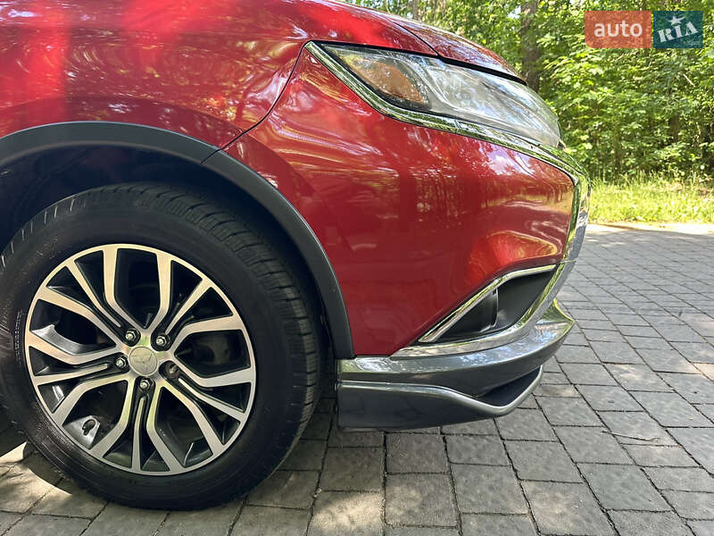 Внедорожник / Кроссовер Mitsubishi Outlander 2018 в Львове
