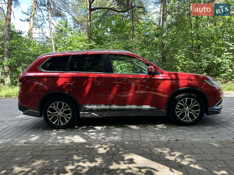 Внедорожник / Кроссовер Mitsubishi Outlander 2018 в Львове