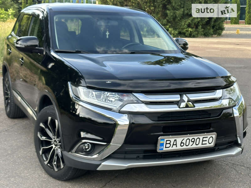 Позашляховик / Кросовер Mitsubishi Outlander 2017 в Кропивницькому