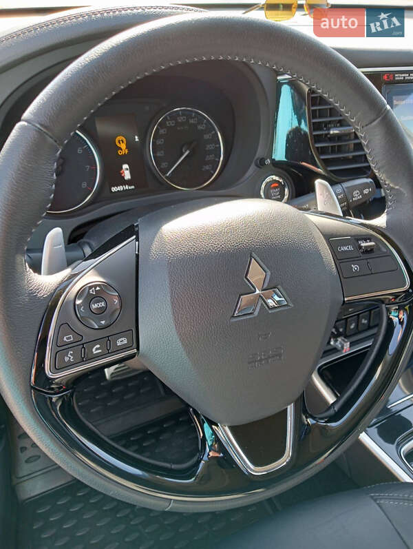 Позашляховик / Кросовер Mitsubishi Outlander 2021 в Івано-Франківську