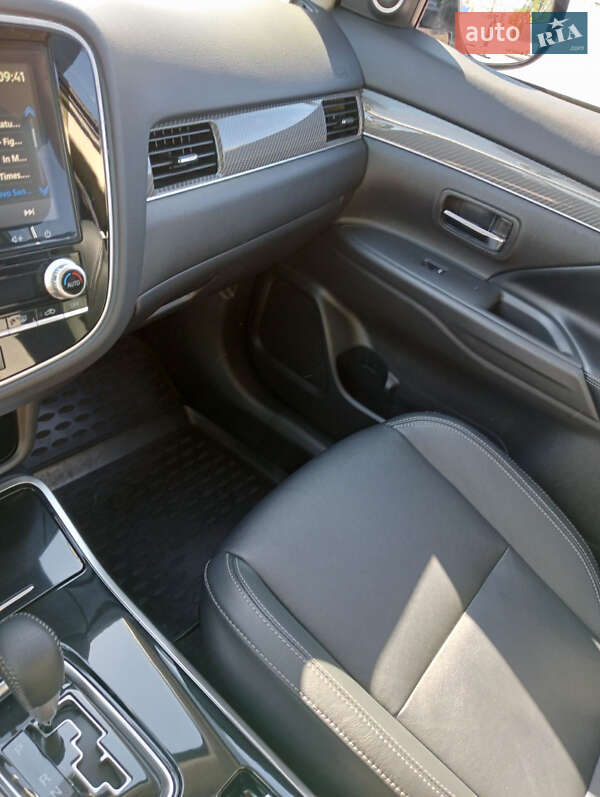 Позашляховик / Кросовер Mitsubishi Outlander 2021 в Івано-Франківську