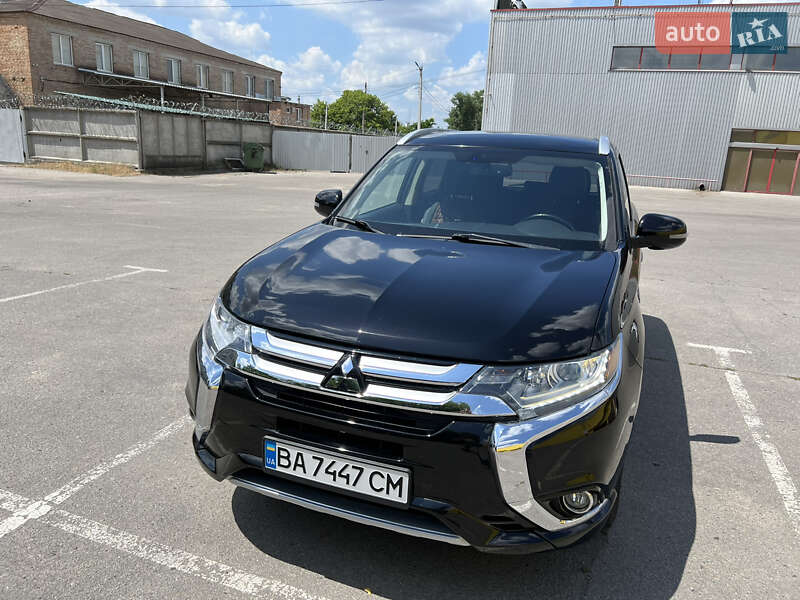 Позашляховик / Кросовер Mitsubishi Outlander 2017 в Кропивницькому