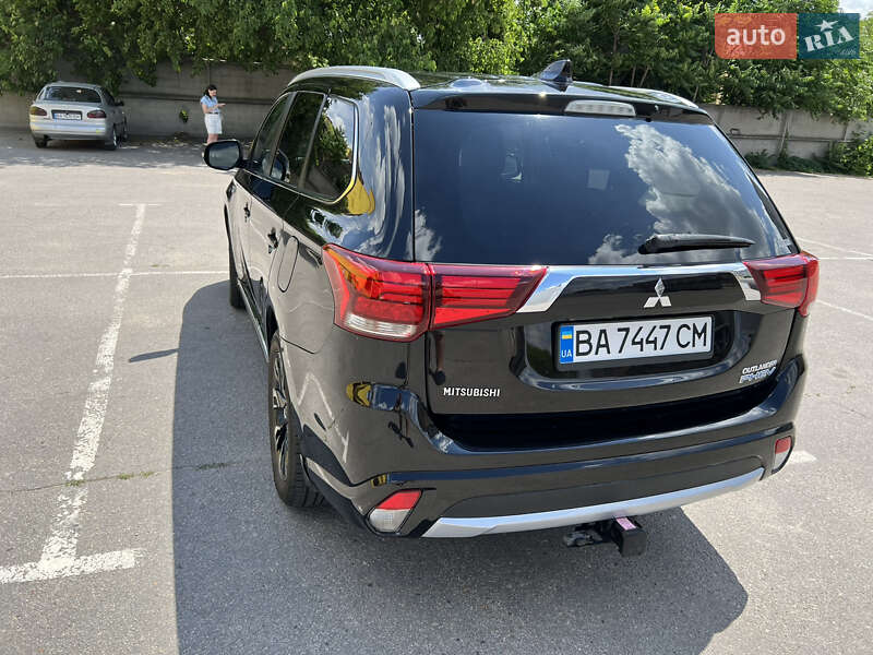 Позашляховик / Кросовер Mitsubishi Outlander 2017 в Кропивницькому