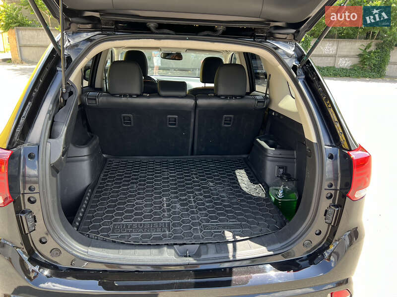 Позашляховик / Кросовер Mitsubishi Outlander 2017 в Кропивницькому
