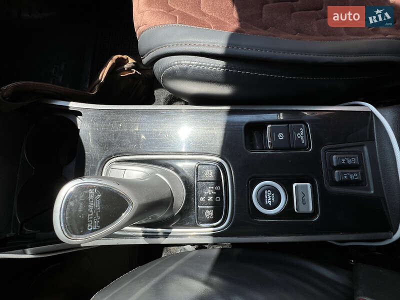 Позашляховик / Кросовер Mitsubishi Outlander 2017 в Кропивницькому