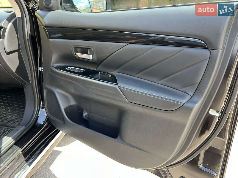 Позашляховик / Кросовер Mitsubishi Outlander 2017 в Кропивницькому