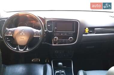 Внедорожник / Кроссовер Mitsubishi Outlander 2017 в 