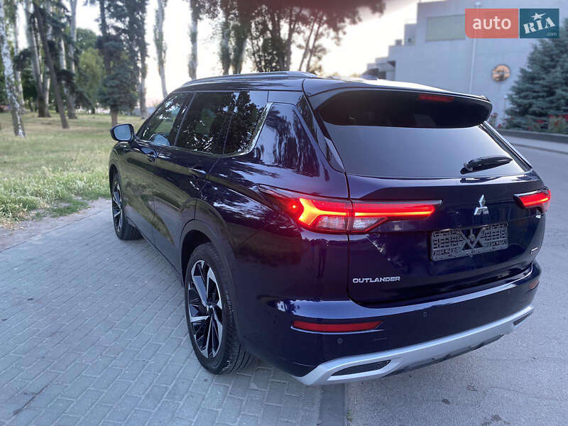 Позашляховик / Кросовер Mitsubishi Outlander 2022 в Запоріжжі