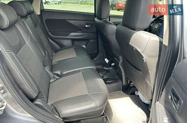 Внедорожник / Кроссовер Mitsubishi Outlander 2019 в 