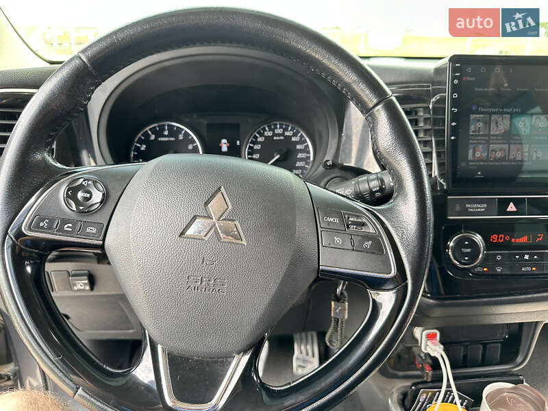 Внедорожник / Кроссовер Mitsubishi Outlander 2019 в Днепре