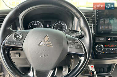 Внедорожник / Кроссовер Mitsubishi Outlander 2019 в 