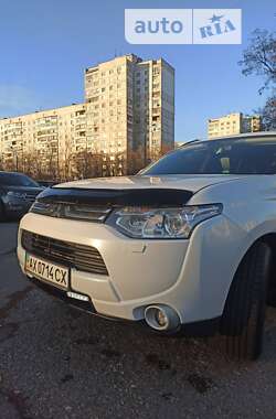 Внедорожник / Кроссовер Mitsubishi Outlander 2012 в Харькове