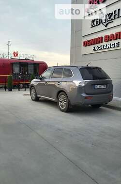 Позашляховик / Кросовер Mitsubishi Outlander 2013 в Львові