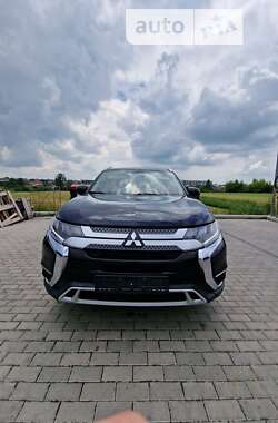 Внедорожник / Кроссовер Mitsubishi Outlander 2014 в Львове