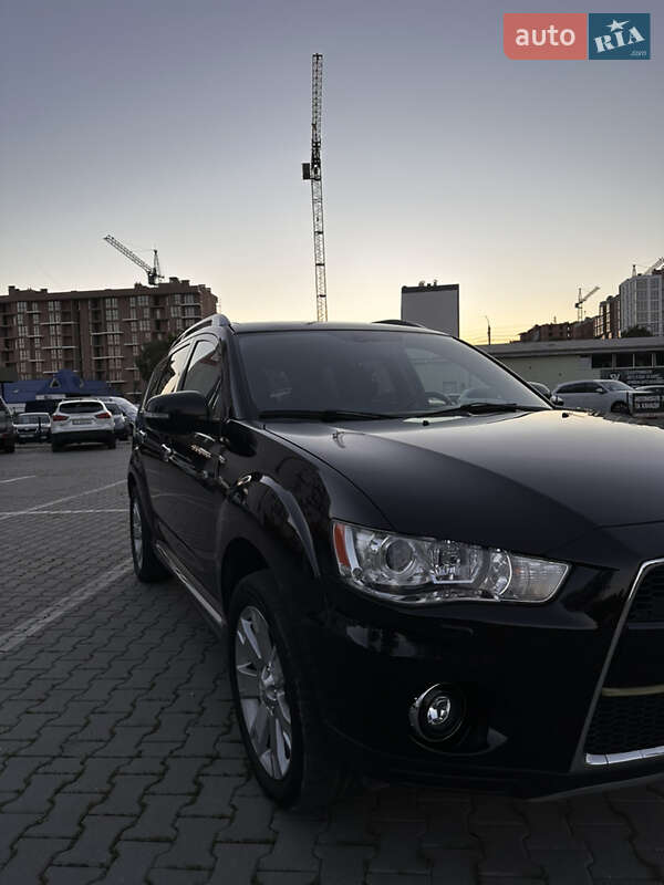 Позашляховик / Кросовер Mitsubishi Outlander 2010 в Чернівцях
