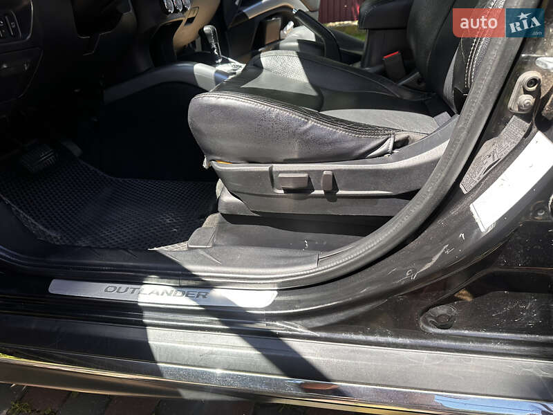 Позашляховик / Кросовер Mitsubishi Outlander 2010 в Чернівцях