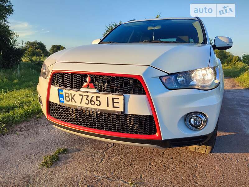 Внедорожник / Кроссовер Mitsubishi Outlander 2012 в Нежине