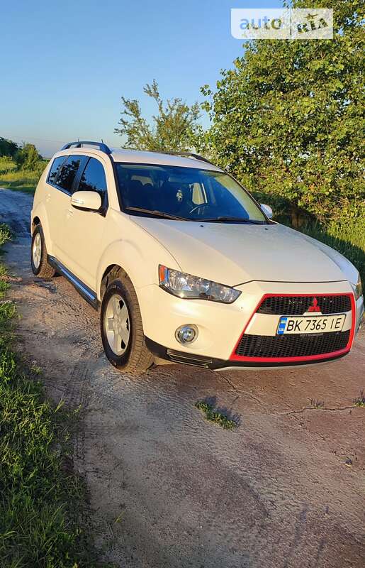 Внедорожник / Кроссовер Mitsubishi Outlander 2012 в Нежине