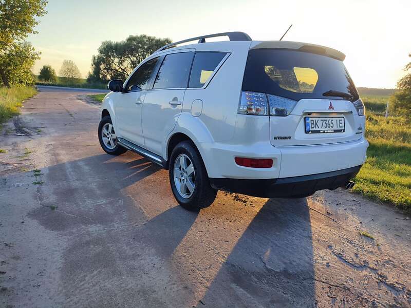 Внедорожник / Кроссовер Mitsubishi Outlander 2012 в Нежине