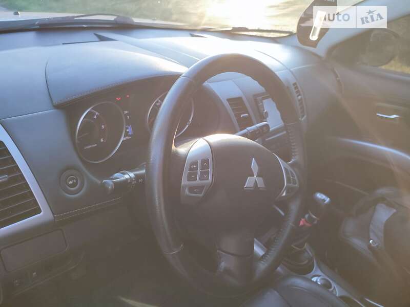 Внедорожник / Кроссовер Mitsubishi Outlander 2012 в Нежине