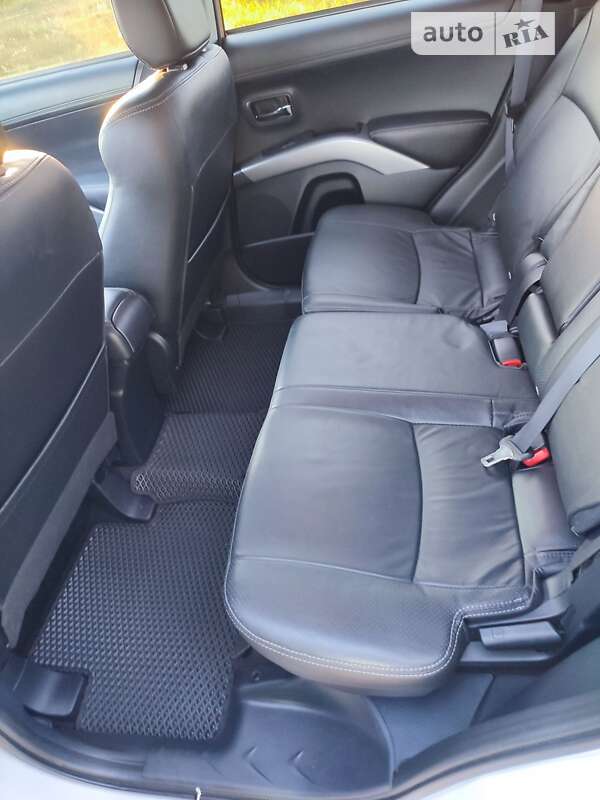 Внедорожник / Кроссовер Mitsubishi Outlander 2012 в Нежине