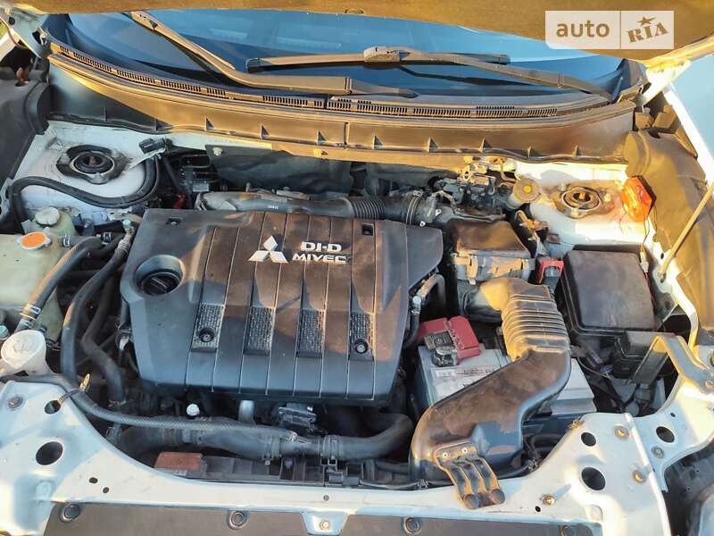 Внедорожник / Кроссовер Mitsubishi Outlander 2012 в Нежине