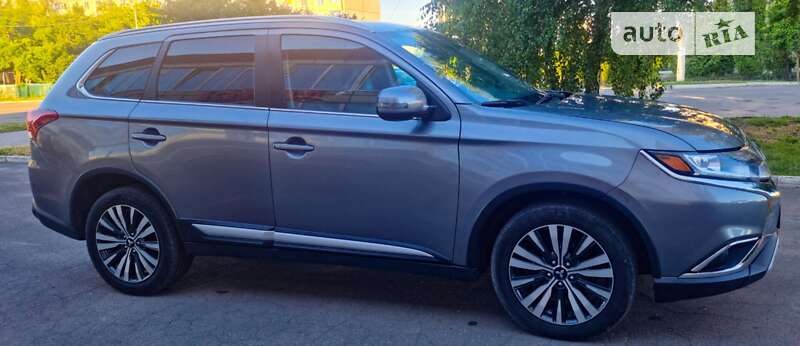 Mitsubishi Outlander 2020