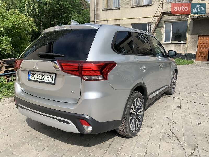 Внедорожник / Кроссовер Mitsubishi Outlander 2020 в Бродах