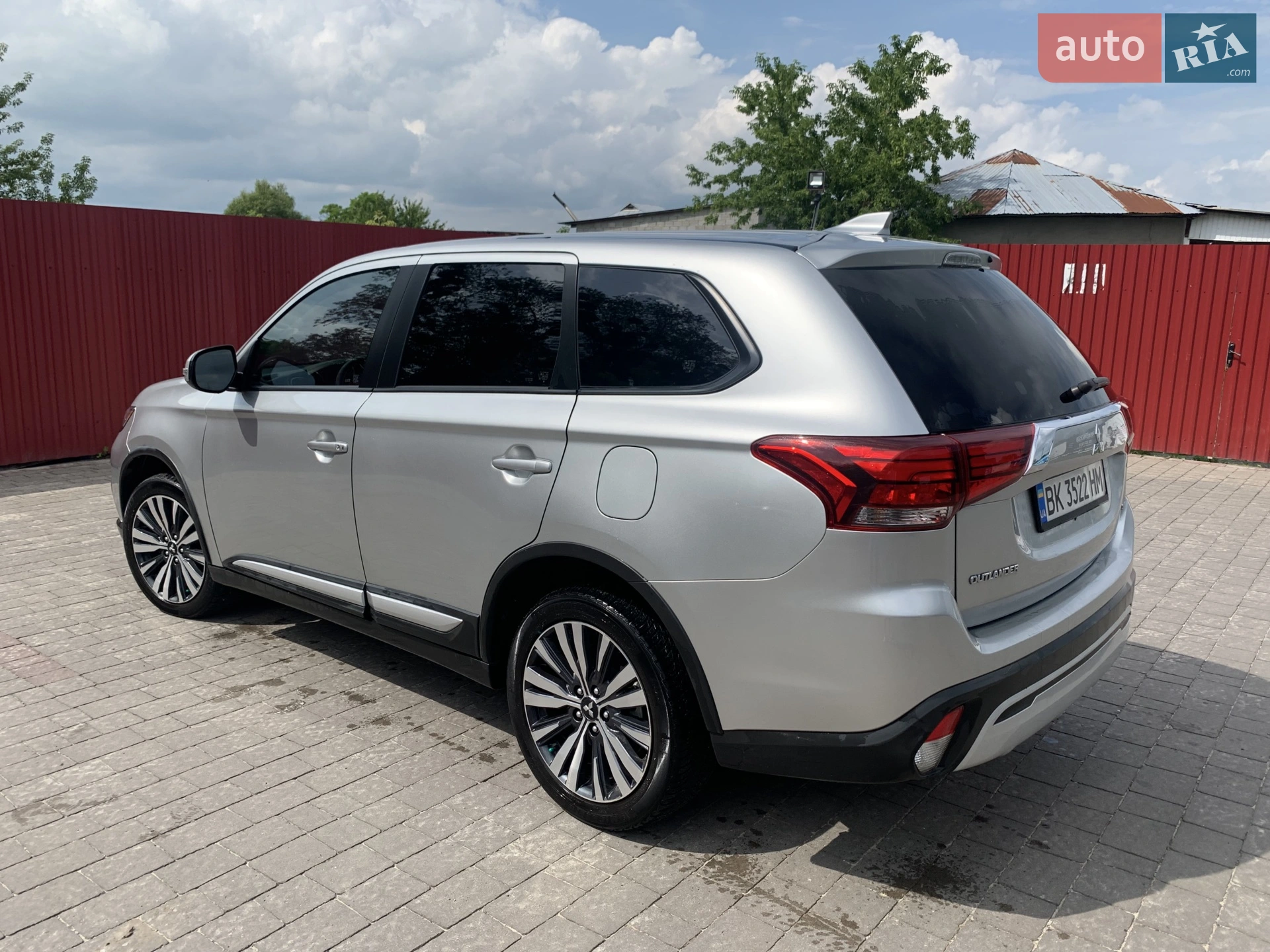2020 Mitsubishi Outlander - мініатюра 2