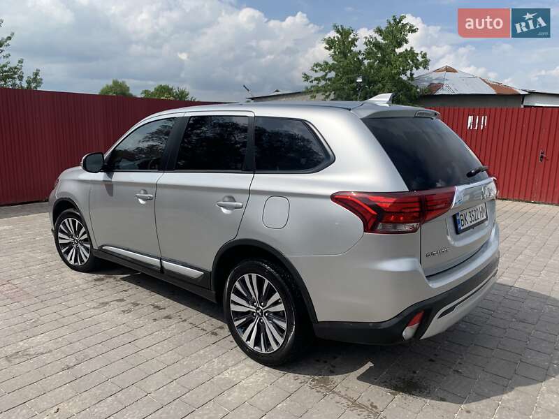 Внедорожник / Кроссовер Mitsubishi Outlander 2020 в Бродах