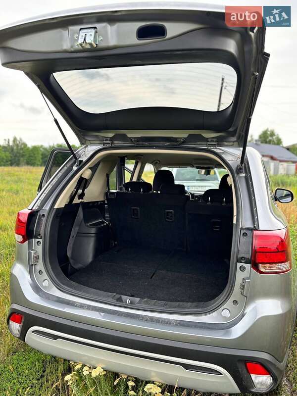 Внедорожник / Кроссовер Mitsubishi Outlander 2020 в Киеве