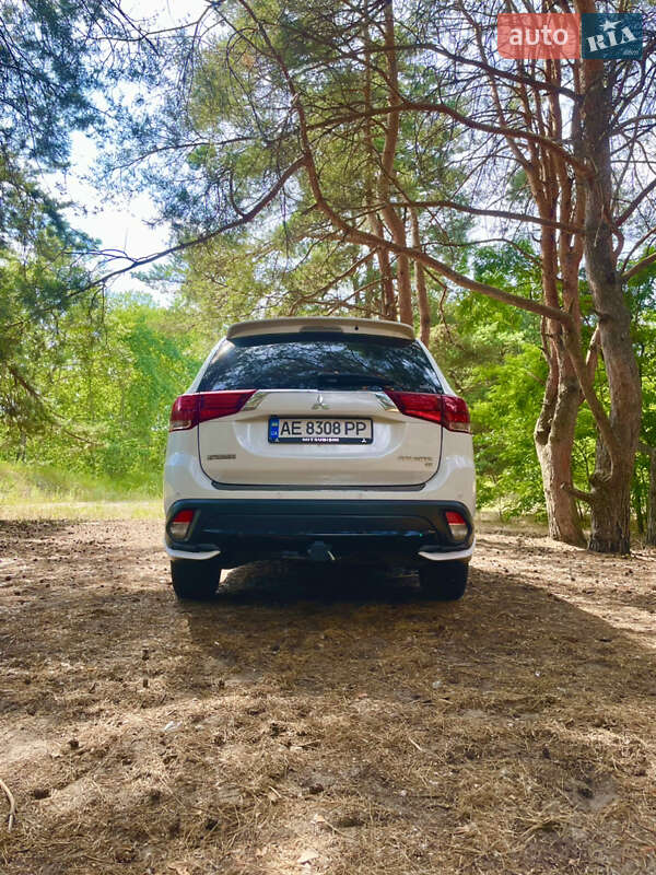 Внедорожник / Кроссовер Mitsubishi Outlander 2016 в Днепре