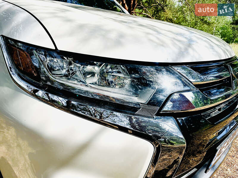 Внедорожник / Кроссовер Mitsubishi Outlander 2016 в Днепре