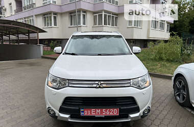 Внедорожник / Кроссовер Mitsubishi Outlander 2015 в Львове