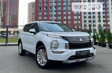 Позашляховик / Кросовер Mitsubishi Outlander 2021 в Києві