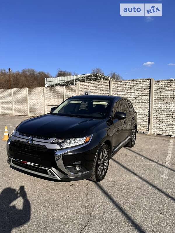 Внедорожник / Кроссовер Mitsubishi Outlander 2018 в Запорожье