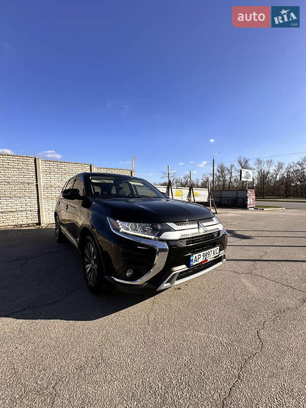 Позашляховик / Кросовер Mitsubishi Outlander 2018 в Запоріжжі
