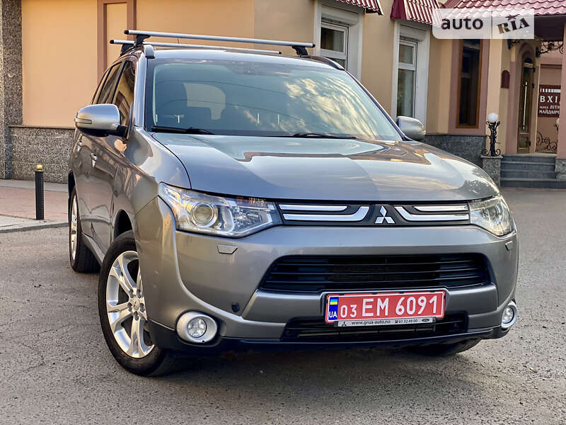 Внедорожник / Кроссовер Mitsubishi Outlander 2013 в Полтаве